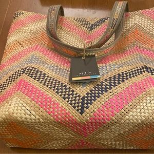 🎉SALE - NWT - Mia All Purpose Bag - Multicolor Zigzag Tote